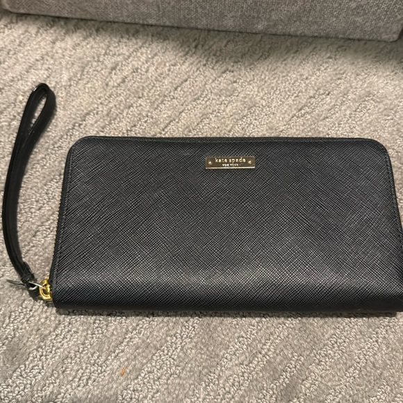 Black Kate Spade wristlet - Picture 1 of 3